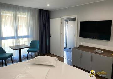 Фото номера Улучшенный двухместный номер с 1 кроватью Мотели Hotel Saftica г. Săftica 17