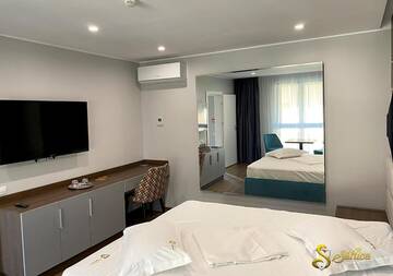 Фото номера Улучшенный двухместный номер с 1 кроватью Мотели Hotel Saftica г. Săftica 23