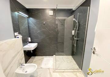 Фото номера Улучшенный двухместный номер с 1 кроватью Мотели Hotel Saftica г. Săftica 9